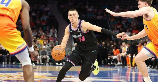 窗口期丹佛掘金备战CBA季后赛夏洛特黄蜂迎来里程碑备战NBA季后赛，网友：风云突变达拉斯独行侠今晨更衣室发声的简单介绍